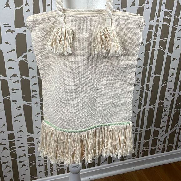 Altos de Chavon Woven Fringed Trim Market Tote - Picture 4 of 12